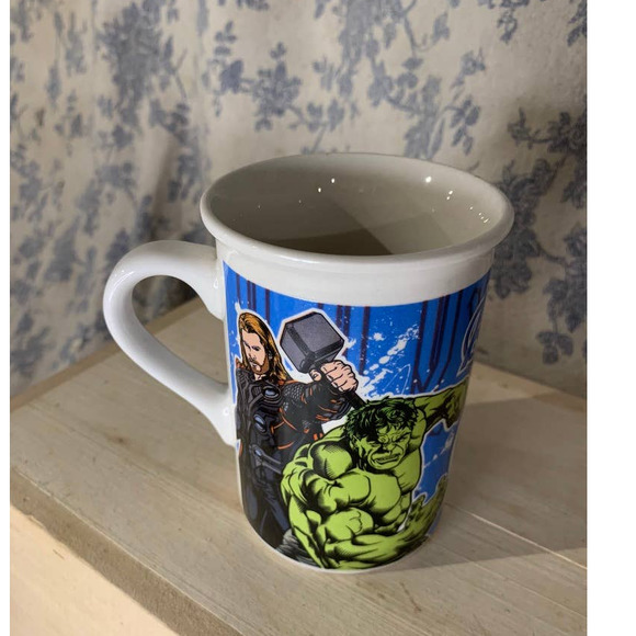 Marvel The Avengers 4" Mug 2012 - Picture 1 of 6